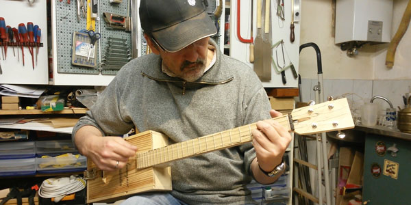 cigar box guitar