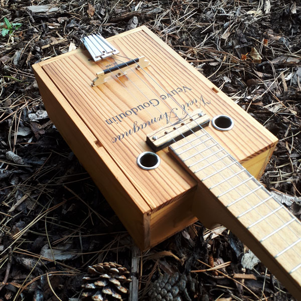 cigar box guitar
